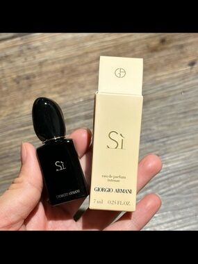 Giorgio Armani Sì Intense Mini Eau de Parfum - Black & Cream